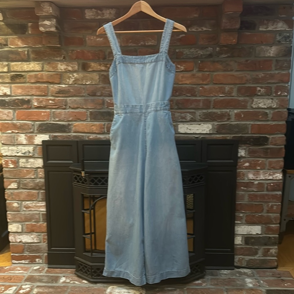 Women’s Madewell jumpsuit size 4 denim bow back wide leg with pockets.